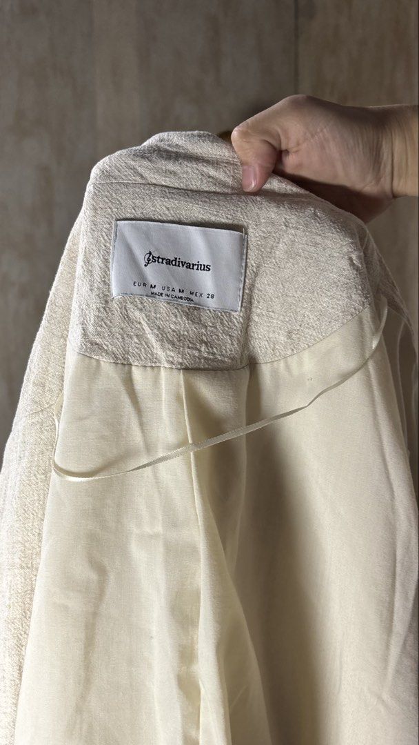 Stradivarius blazer (Category: Coats, Jackets and Outerwear) located in Dasmarinas. Submitted by lovemerit (Listing ID 1464876484, Image 3). Description: Can fit small to med So pretty! Hard to let go :(.