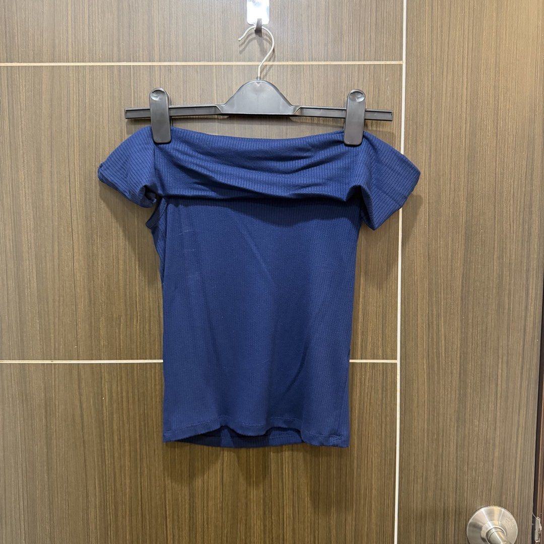 Stradivarius Blue Off-Shoulder Ribbed Top Size S (Category: Sleeveless) located in Marikina City. Submitted by lou.and.trio (Listing ID 1464891753, Image 2). Description: LAST PRICE AS POTED - Color: Navy blue - Material: Ribbed fabric - Condition: Washed but never worn.