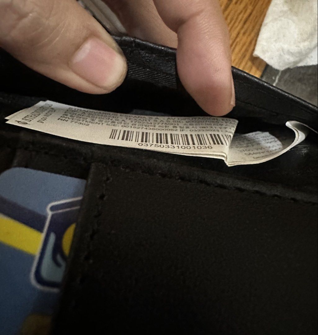 Stradivarius croc black card wallet (Category: Wallets & Card holders) located in Paranaque City. Submitted by jhingpreloveditems (Listing ID 1464844187, Image 2). Description: Looks new No flaws With 2 eteketa 8 card slots Zippered coin slots.