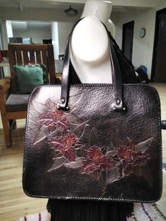 (Category: ) located in . Submitted by alluringvenus.thriftshop (Listing ID 1464885659, Image 1). Description: .
