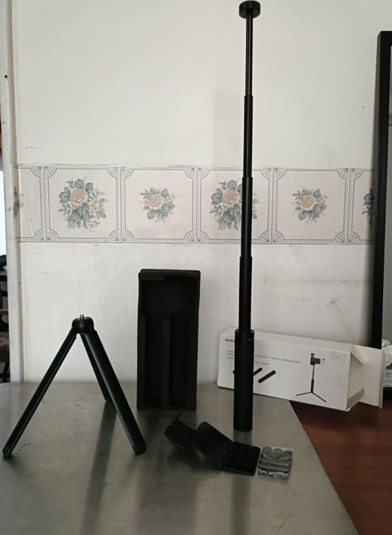 Sunnylife Smartphone Suction Cup Bracket Tripod Extension Rod Osmo Pocket (Category: Tripods & Monopods) located in Quezon City. Submitted by cataleya0723 (Listing ID 1464894633, Image 1). Description: - Complete Sunnylife kit for DJI Osmo Pocket - Includes adjustable extension pole, sturdy tripod stand, and folding suction mount - Comes with extra mounting pads for secure setup - Original black colorway - Packs neatly into the included molded fo