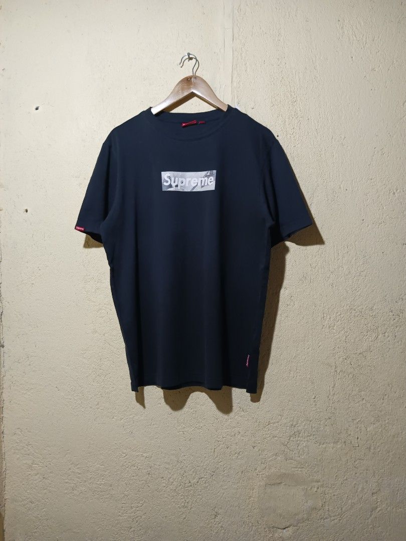 Supreme box logo (Category: Activewear) located in San Pablo. Submitted by thriftyjd (Listing ID 1464869353, Image 1). Description: Dimes: L28 x W23 Condition/color rate: 9/10 Issue: pinhole at the back.