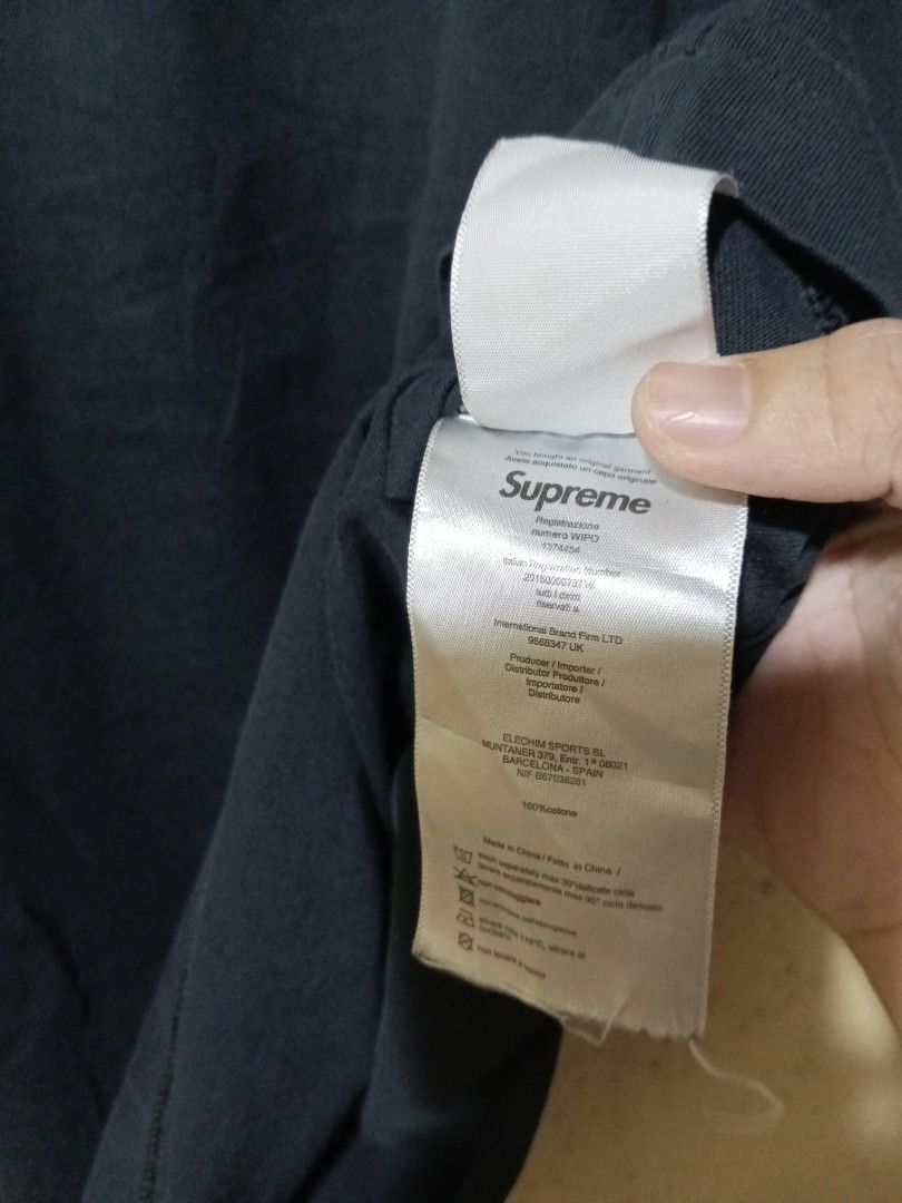 Supreme box logo (Category: Activewear) located in San Pablo. Submitted by thriftyjd (Listing ID 1464869353, Image 3). Description: Dimes: L28 x W23 Condition/color rate: 9/10 Issue: pinhole at the back.