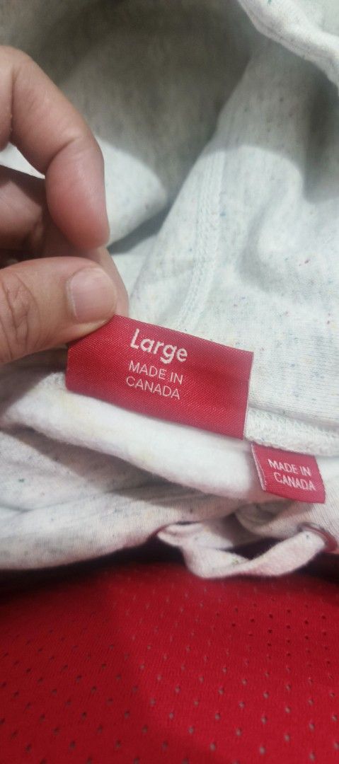 Supreme Drop Shadow Hooded ( 100% Authentic ) (Category: Luxury Apparel) located in Las Pinas. Submitted by live_marticko (Listing ID 1464783070, Image 3). Description: Supreme Multi-color Arc Logo Hooded Sweatshirt Grey Large (💯 Authentic) Size: L on tag (Best fit L to XL ) ✅Color: Grey ✅Dimension: Width: 24-25" Length: 29" ✅Colorate: 9.9/10 ✅ No Issue - Authentic Grey Supreme Hoodie - Brand: Supreme - Color: Heather Grey with multi-colored out