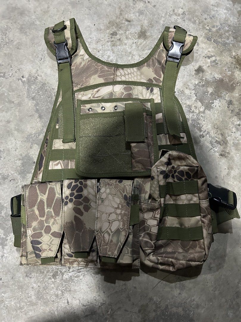 Tactical Vest (Category: Coats, Jackets and Outerwear) located in Quezon City. Submitted by jjsurplus_23 (Listing ID 1464904715, Image 1). Description: .