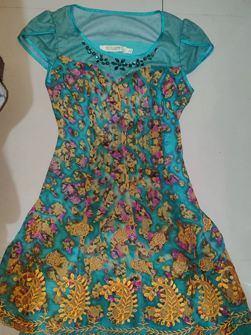 teal short-sleeved mini dress (Category: Dresses) located in Iloilo. Submitted by cynehllevie (Listing ID 1464957062, Image 1). Description: 🍥teal short-sleeved mini dress with a patterned body, mesh neckline, and gold embroidered paisley hem. 🍥good as new 🍥s-m 🍥 really pretty I swear! 🍥no flaws/issues.