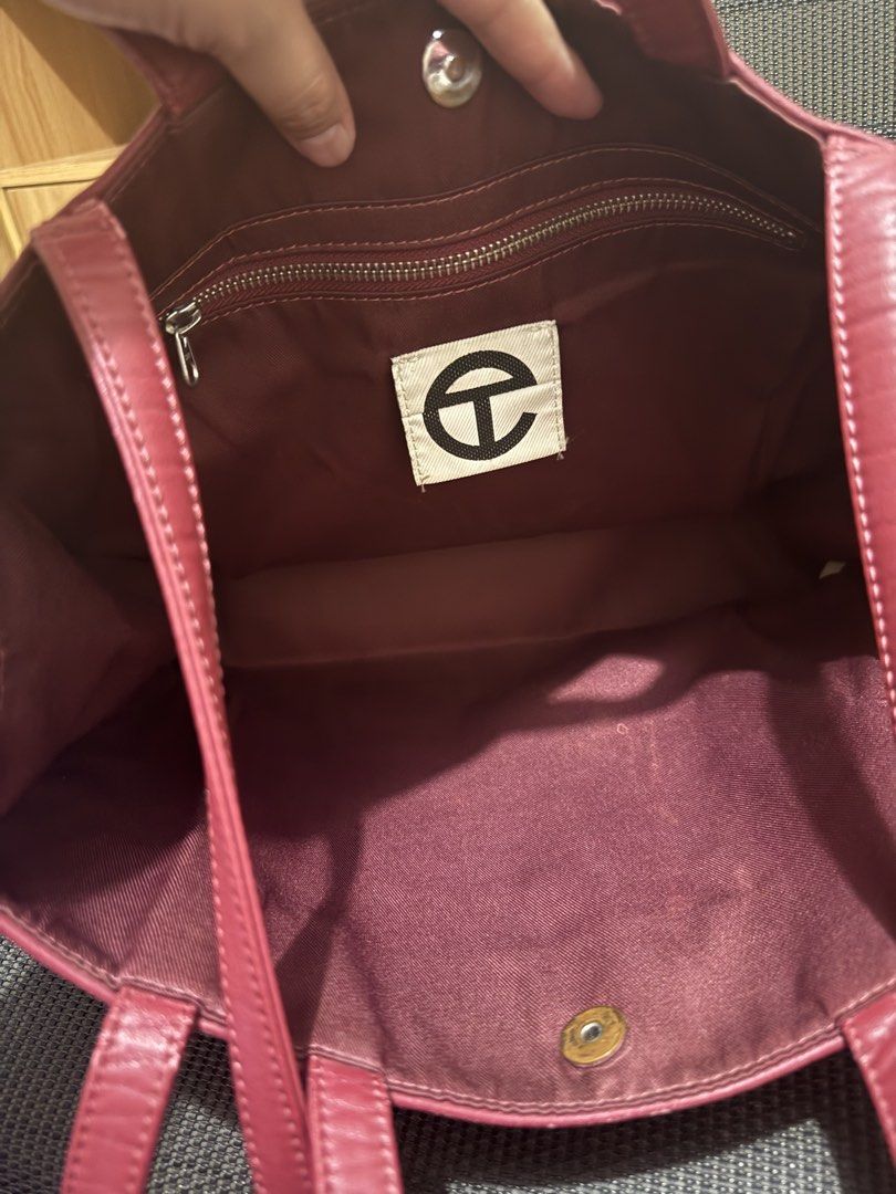 Telfar Shopping Tote Bag Maroon Medium (Category: Tote Bags) located in Taguig. Submitted by coolforest_006216 (Listing ID 1464936350, Image 2). Description: Authentic Telfar Medium Shopping Bag in a beautiful burgundy/wine shade. Purchased for ₱15,000+ including service fee. Preloved and still presents beautifully when carried. Spacious and very practical for everyday use, work or travel. Condition: Good used condition. Please note visible wear/
