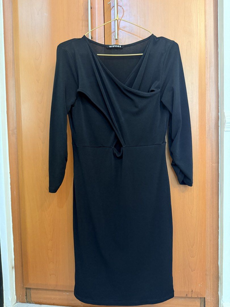 Terranova Black Dress Size M (Category: Dresses) located in Quezon City. Submitted by savjel08 (Listing ID 1464777813, Image 1). Description: - Brand: Terranova - Size: M - Color: Black - Length: Knee-length with long sleeves - Design: Crossover wrap chest detail with a chic small cut-out accent - Material: Stretchy, super comfortable fabric - Best for: Casual dinners, evening hangouts, or everyday styling.