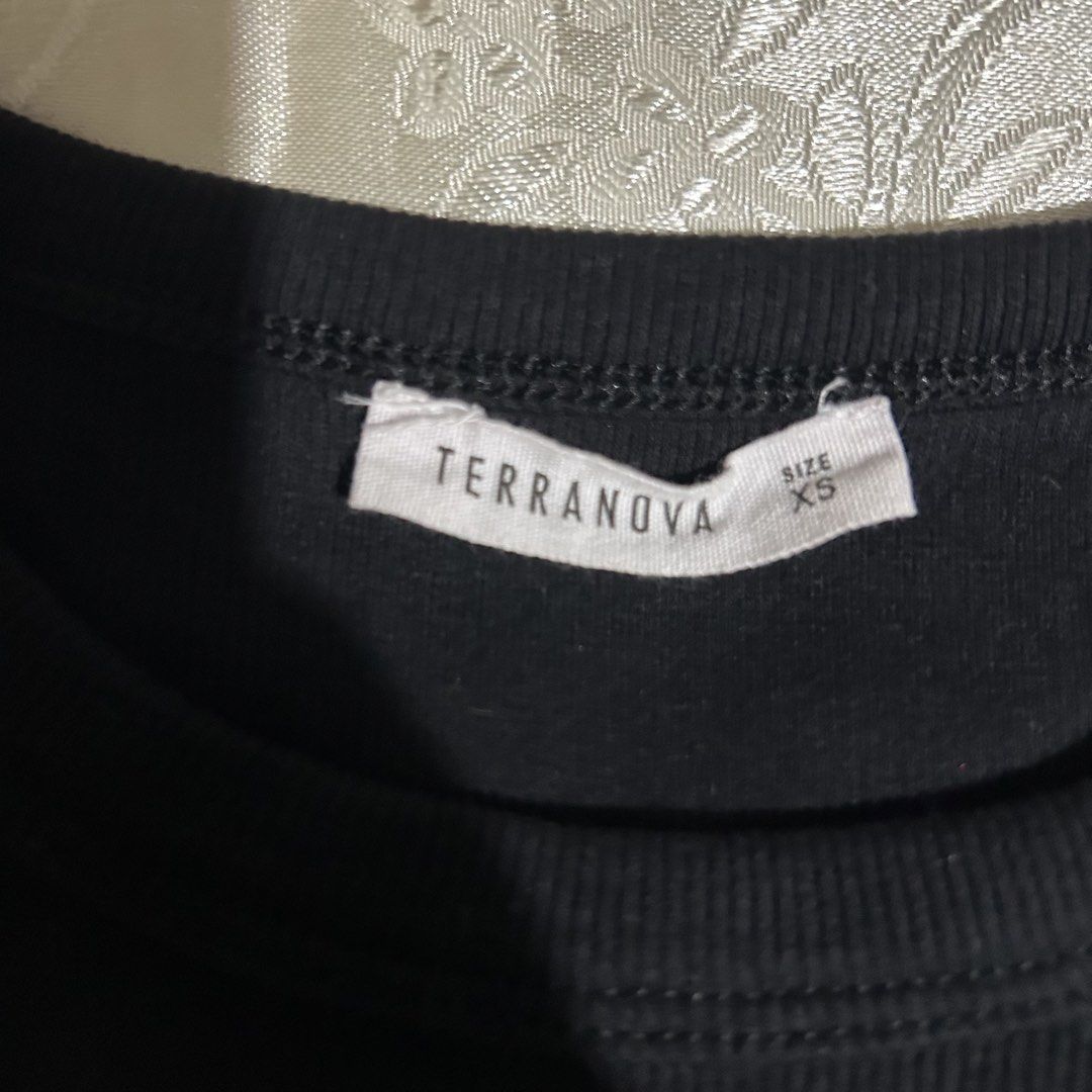 [TERRANOVA] Black Sleveeless Top (Category: Sleeveless) located in Manila. Submitted by hvscloset (Listing ID 1464874952, Image 2). Description: .