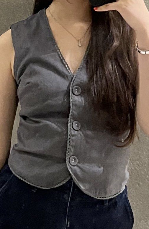 The Editor’s Market Linen Vest (Category: Blouses) located in Manila. Submitted by theclosetedit126 (Listing ID 1464880539, Image 3). Description: Only used once RFS: not my style anymore.