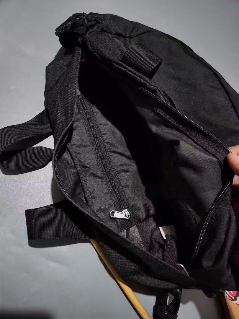 THE NORTH FACE (Category: Sling Bags) located in General Santos City (Dadiangas). Submitted by alzacksimo35414 (Listing ID 1464850017, Image 2). Description: 1200 +sf PHOTO MAY VARY DUE TO LIGHTING 🥰 Brand: THE NORTH FACE medium duffle bag ✅️actual dimention 18 × 14 ✅️as new condition ✅️9.8 colorate ✅no issue DISCLAIMER: Please note that I ZACK SIMON is not affiliated with or endorsed by any brand. Any brand names or trademarks mentioned are the