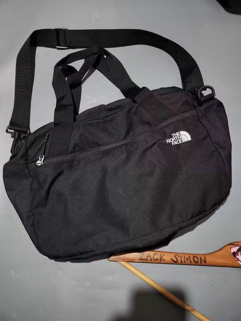 THE NORTH FACE (Category: Sling Bags) located in General Santos City (Dadiangas). Submitted by alzacksimo35414 (Listing ID 1464850017, Image 1). Description: 1200 +sf PHOTO MAY VARY DUE TO LIGHTING 🥰 Brand: THE NORTH FACE medium duffle bag ✅️actual dimention 18 × 14 ✅️as new condition ✅️9.8 colorate ✅no issue DISCLAIMER: Please note that I ZACK SIMON is not affiliated with or endorsed by any brand. Any brand names or trademarks mentioned are the