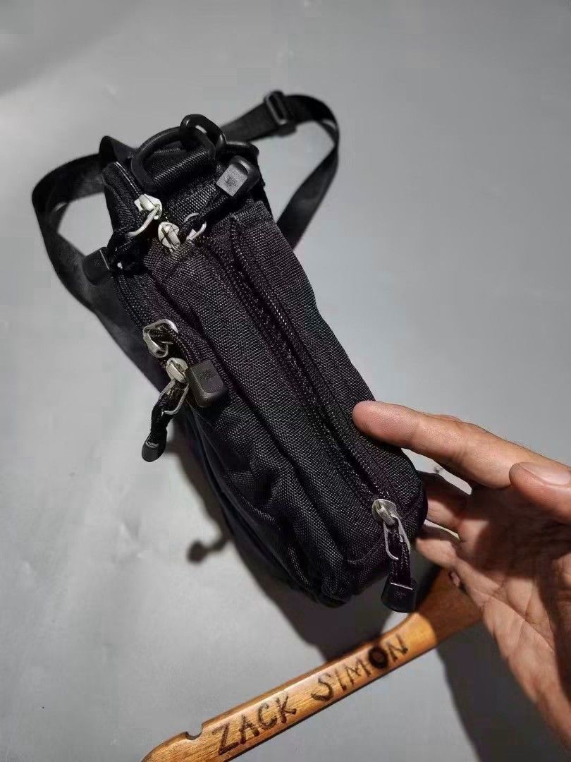 the north face (Category: Sling Bags) located in General Santos City (Dadiangas). Submitted by alzacksimo35414 (Listing ID 1464857825, Image 2). Description: PHOTO MAY VARY DUE TO LIGHTING 🥰 Brand: THE NORTH FACE sling bag ✅️actual dimention 7.5 × 10 ✅️as new condition ✅️9.8 colorate ✅no issue 1,200 +sf DISCLAIMER: Please note that I ZACK SIMON is not affiliated with or endorsed by any brand. Any brand names or trademarks mentioned are the prope