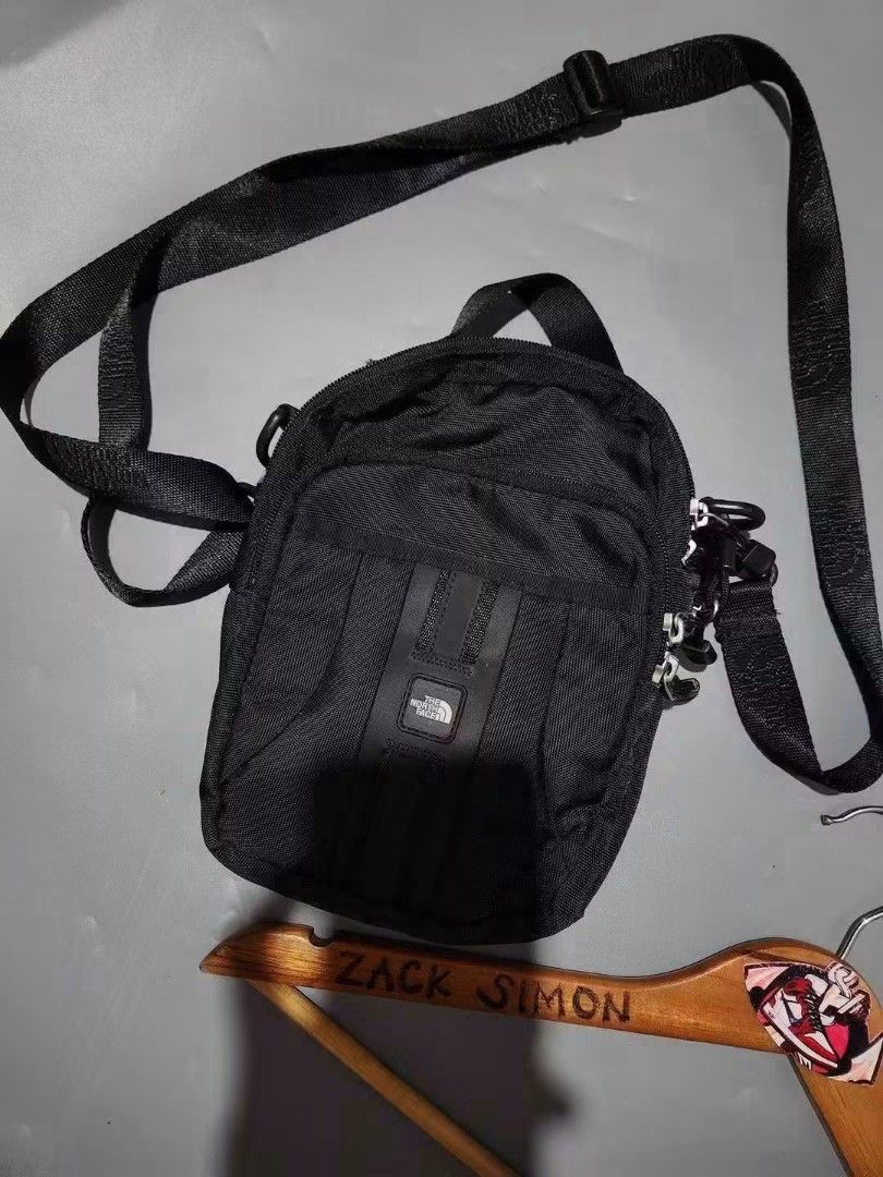 the north face (Category: Sling Bags) located in General Santos City (Dadiangas). Submitted by alzacksimo35414 (Listing ID 1464857825, Image 1). Description: PHOTO MAY VARY DUE TO LIGHTING 🥰 Brand: THE NORTH FACE sling bag ✅️actual dimention 7.5 × 10 ✅️as new condition ✅️9.8 colorate ✅no issue 1,200 +sf DISCLAIMER: Please note that I ZACK SIMON is not affiliated with or endorsed by any brand. Any brand names or trademarks mentioned are the prope