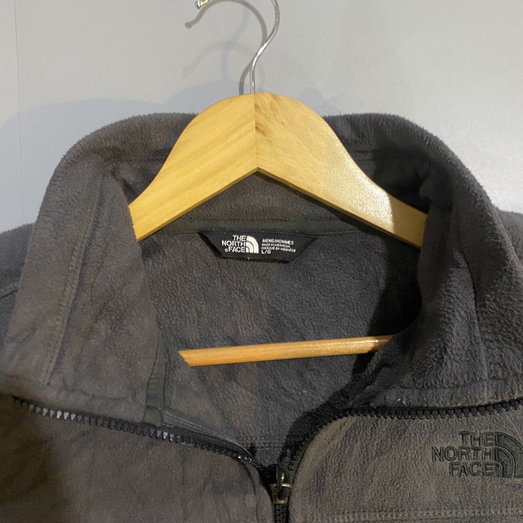 The North Face Fullzip Jacket (Category: Coats, Jackets and Outerwear) located in San Jose del Monte. Submitted by edmarkvillanueva (Listing ID 1464906959, Image 3). Description: The North Face Zip Jacket Length 27” Width 22” Size on tag: Large Flaws: None 9.5/10 Color Rate ₱680 plus shipping fee only🛒.
