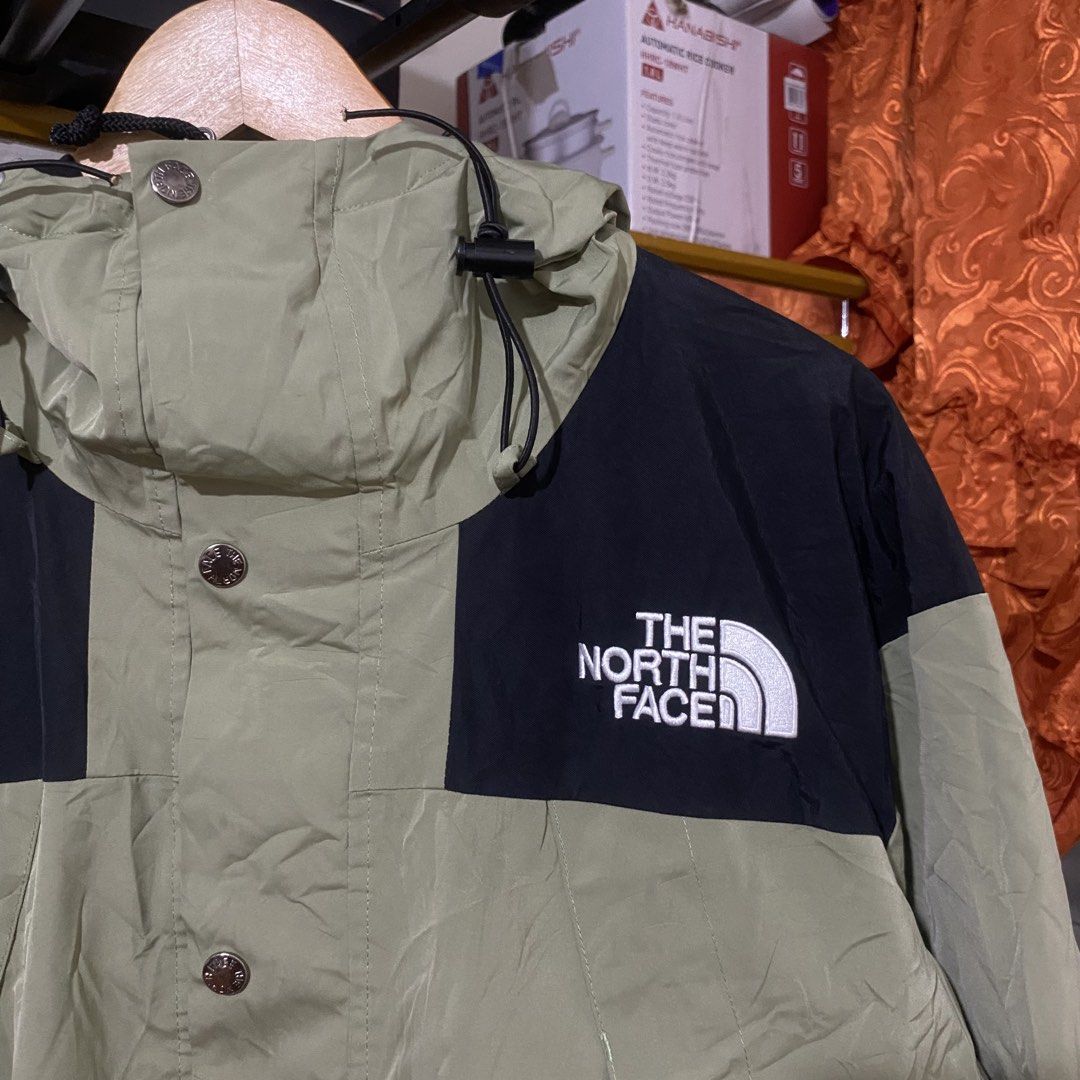The North Face Gore-Tex Mountain Jacket “Green” (Category: Hoodies) located in Manila. Submitted by 4114thrifts.ph (Listing ID 1464921277, Image 3). Description: Item Name: The North Face Goretex Mountain Jacket “Green” (Details) • Size: Medium on tag • Dimes: 23x28 • Color Rate: 9.3/10 • Issue/s: Sign of Usage & Need Wash Mine: 1,850 Free Shipping 📥 Dasmariñas City, Cavite, 4114📍.