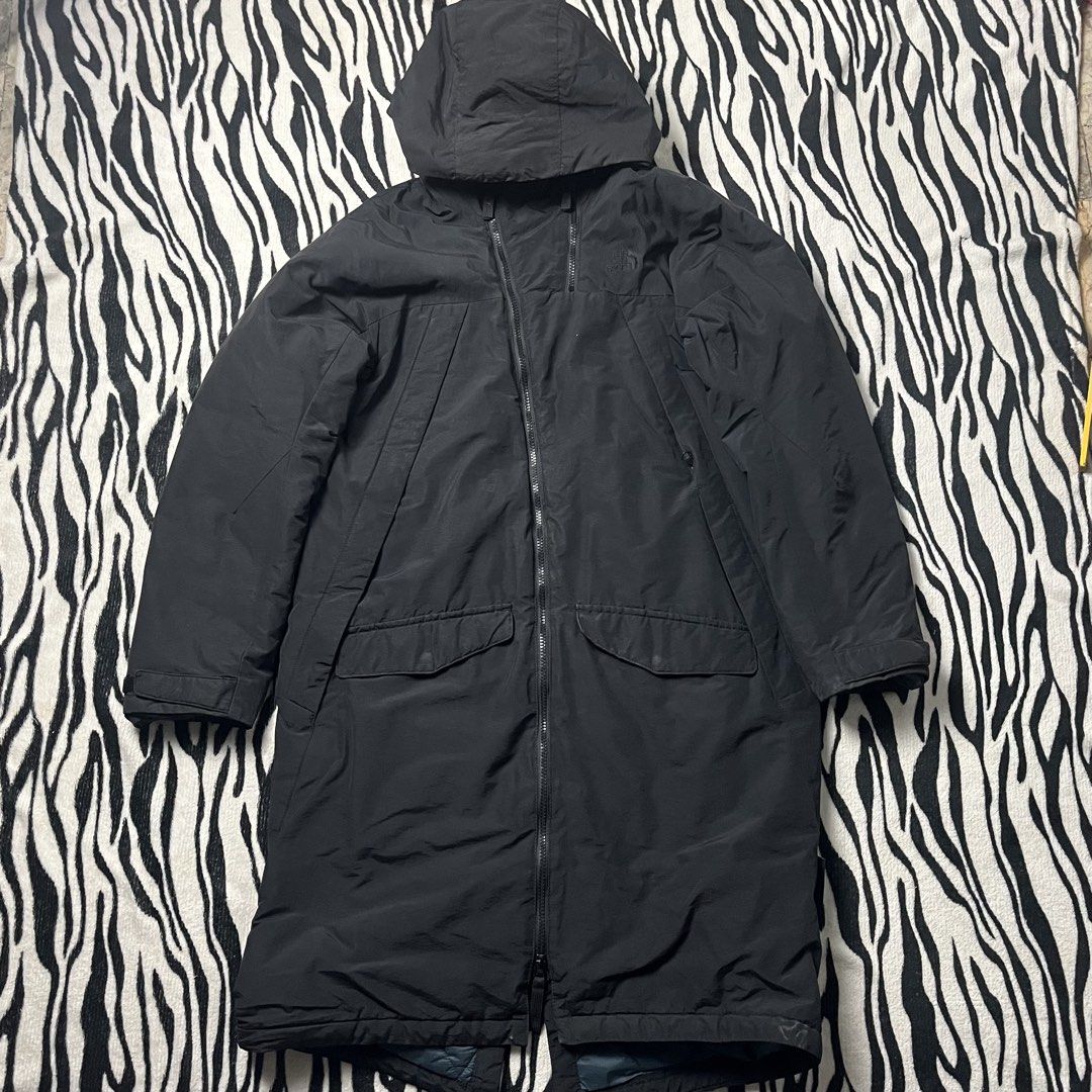 THE NORTH FACE RAIN JACKET (Category: Coats, Jackets and Outerwear) located in Manila. Submitted by royaldripmanila (Listing ID 1464813290, Image 1). Description: No issue W22.5 L39.