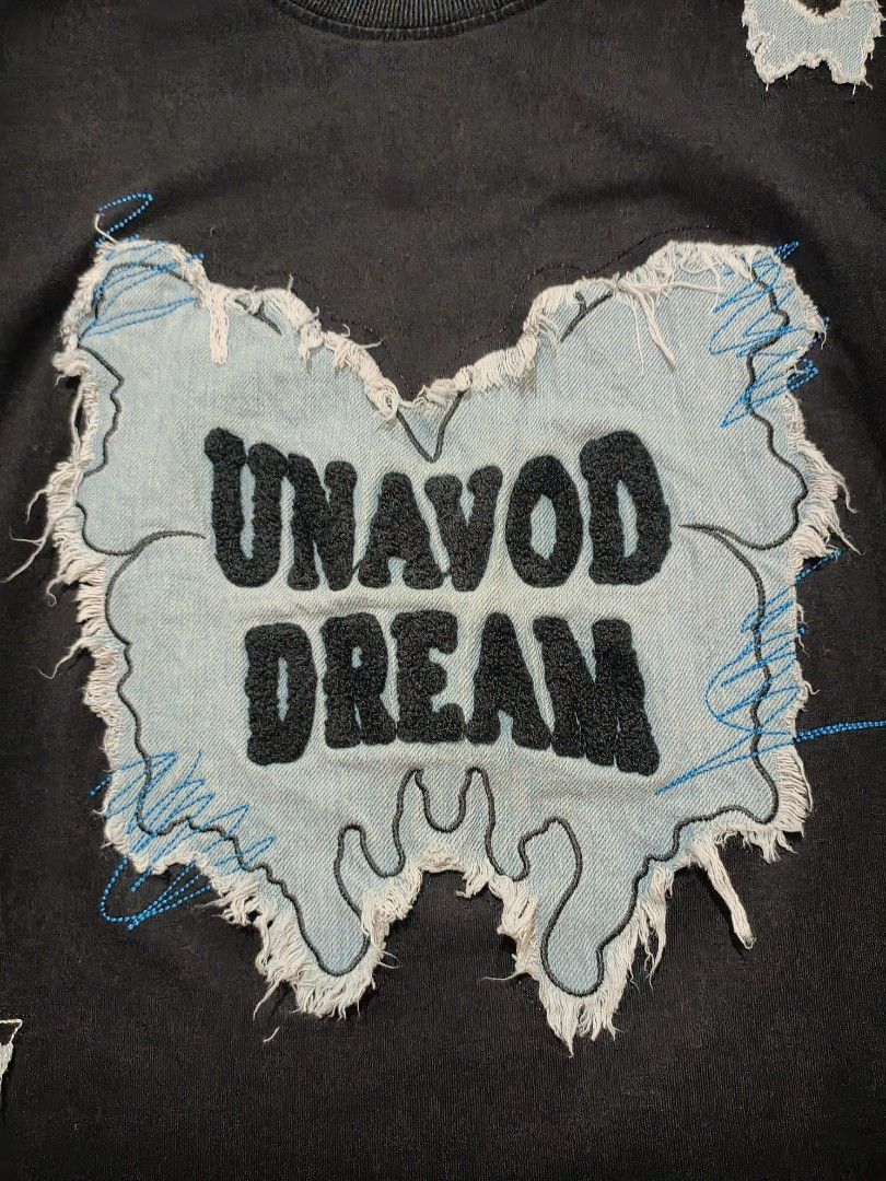 The Unvowed Black Tee (Category: Tshirts & Polo Shirts ) located in Lapu Lapu. Submitted by rebuild.arkives (Listing ID 1464887722, Image 2). Description: The Unvowed Black Tee ‎ ‎📏 Size Guide (Inches): ‎Length: 29 ‎Width: 22 ‎ ‎Height: 5'9 ‎Weight: 53 kg ‎ ‎Color: 10/10 ‎Condition: 10/10 ‎Issue: None ‎ ‎📝 Heads up: ‎• This is a thrift item so please manage your expectations. ‎• Color may slightly differ due to lighting. ‎• Washed and ready to 