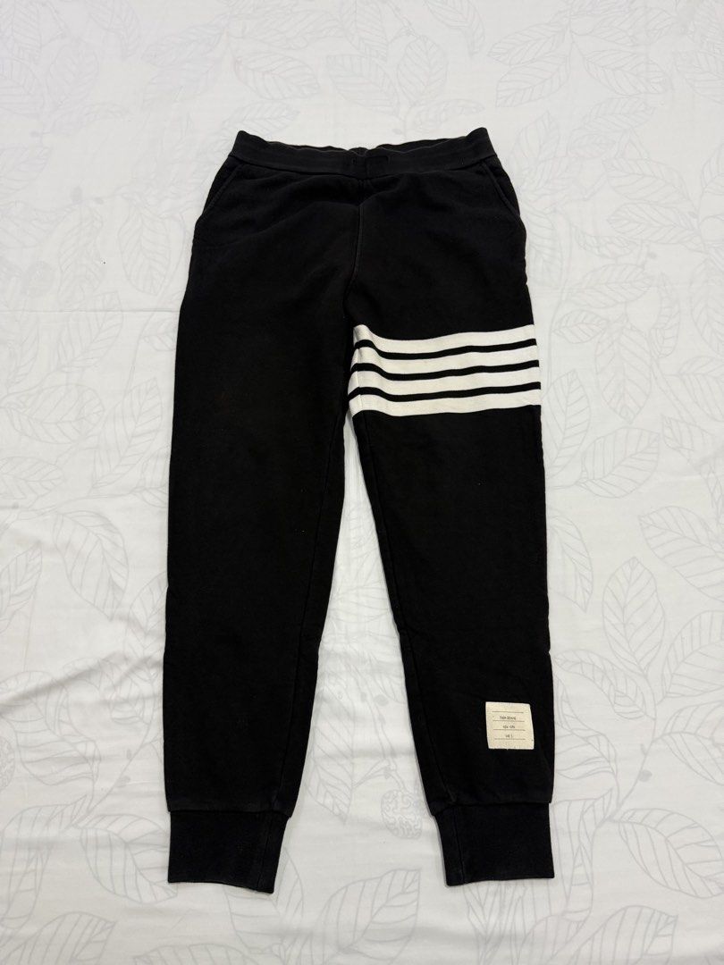 Thom Browne New York Sweatpants Men’s (Category: Joggers) located in Taguig. Submitted by thesocialthrift (Listing ID 1464848935, Image 1). Description: For Sale Thom Browne New york Sweatpants Men’s ‎W- 30-32 ‎L- 40 Missing lace Need wash .