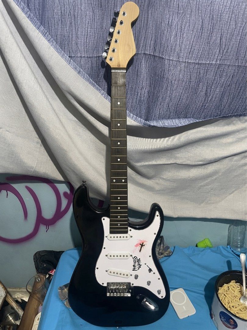 thomson stratocaster (Category: Musical Instruments) located in Taguig. Submitted by skid.hxc (Listing ID 1464924383, Image 1). Description: issue: minor scratches sa likod, tapos may maliit na crack sa ilalim (doesn't affect sound quality) then may hiwa sa pick guard kasi supposedly gagawing project guitar pero ma busy sa school. barely used lang talaga nabagsak lang tapos kakalagay ko lang ng lemon oil sa fretboard and guitar polish sa buong gu