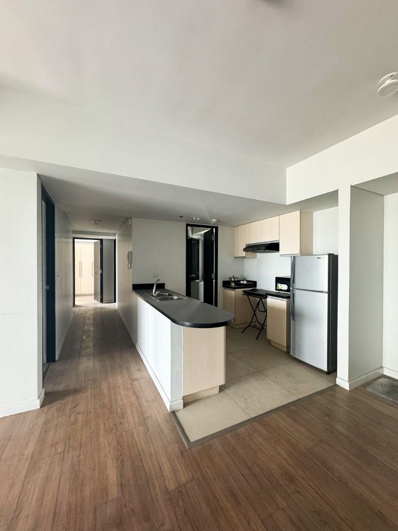 Three Bedroom For Sale | Solstice Tower T1 (Category: Apartments & Condos) located in Makati City. Submitted by demi_09171702560 (Listing ID 1464802719, Image 1). Description: ERE Code: 7655 Solstice Tower - T1 No. of BR: 3BR, 3TB Floor Area: 109.00 sqm Parking: 1 Inclusions: Furnished Selling Price: ₱18,900,000 Property Features: Corner unit Open views With maid’s room and own t&b .