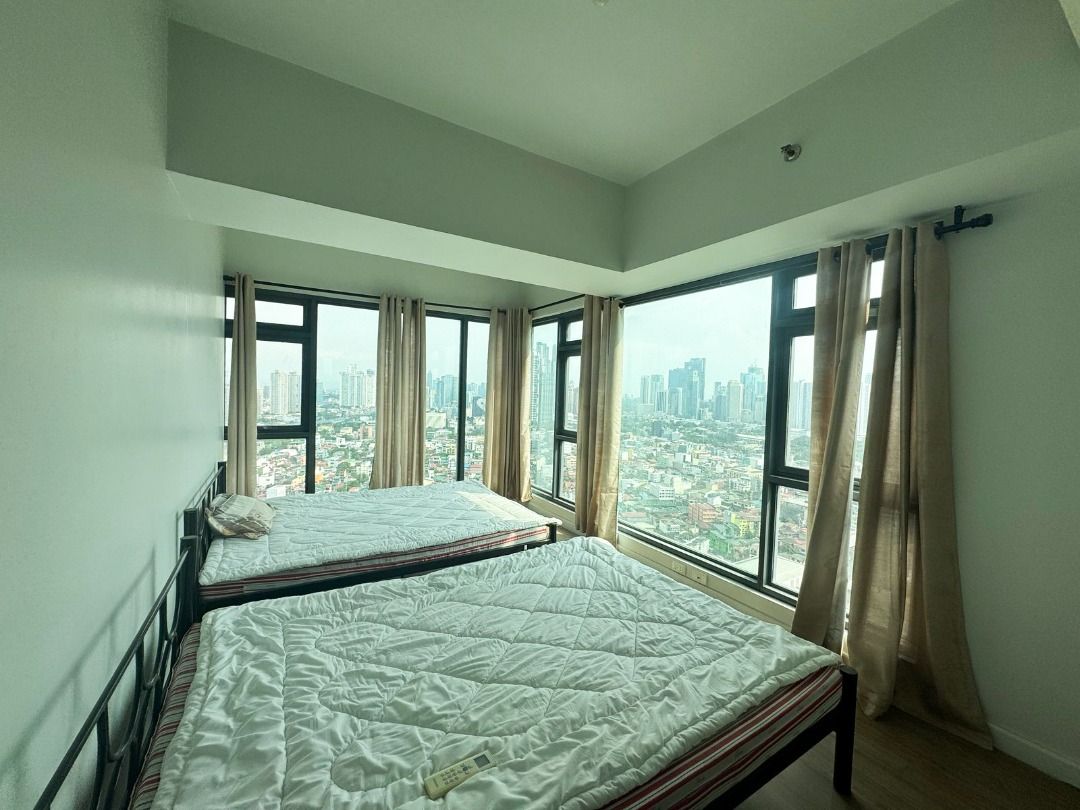Three Bedroom For Sale | Solstice Tower T1 (Category: Apartments & Condos) located in Makati City. Submitted by demi_09171702560 (Listing ID 1464802719, Image 2). Description: ERE Code: 7655 Solstice Tower - T1 No. of BR: 3BR, 3TB Floor Area: 109.00 sqm Parking: 1 Inclusions: Furnished Selling Price: ₱18,900,000 Property Features: Corner unit Open views With maid’s room and own t&b .