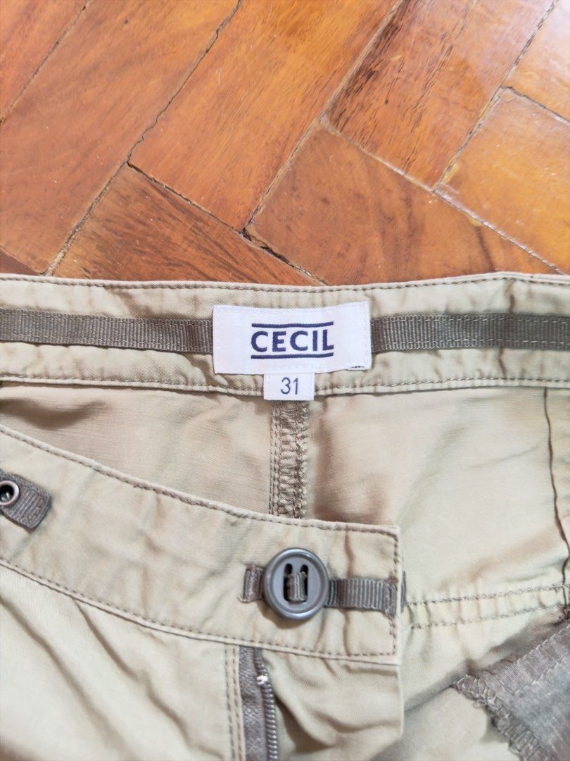 Thrifted Cargo Pants from Hawaii (Category: Other Bottoms) located in Antipolo. Submitted by hiekeyana (Listing ID 1464789989, Image 2). Description: Willing to negotiate .