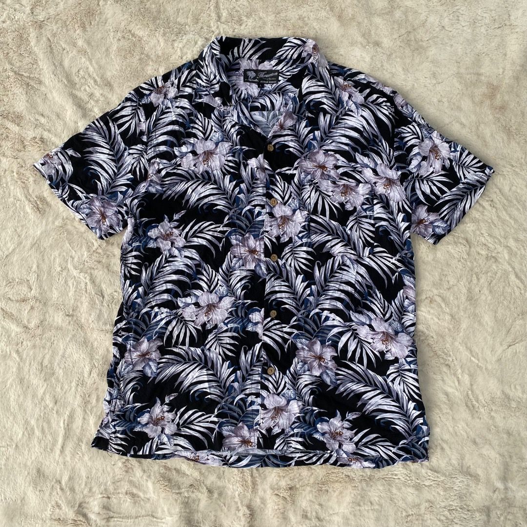 THUXTON - ALOHA HAWAIAN SHIRT AUTHENTIC (Category: Activewear) located in Bacolod City. Submitted by mic_moneyyyyy (Listing ID 1464902174, Image 1). Description: THRUXTON - ALOHA HAWAIAN SHIRT Size : tagged as Large Width : 22 Length : 27 Condition : Excellent No issue need wash .