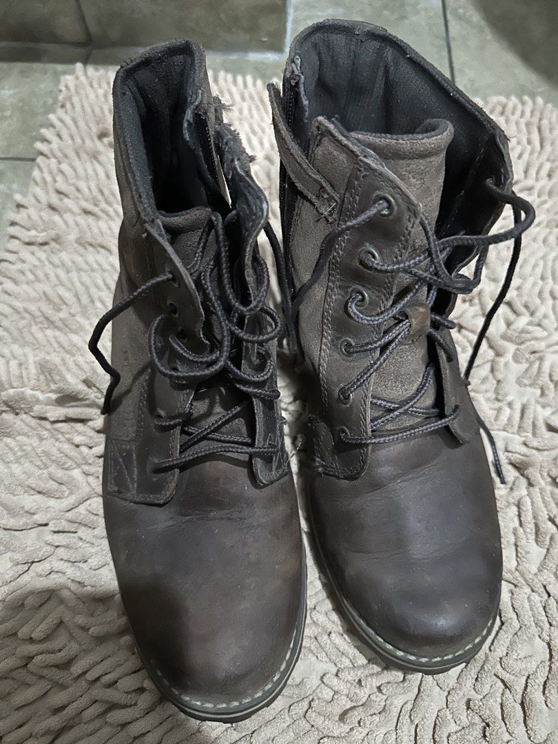 timberland boots (Category: Boots) located in Manila. Submitted by mommyof6 (Listing ID 1464895449, Image 1). Description: original used only a few times mostly stored its very versatile bagay sya almost sa lahat, jeans, dress, shorts dapat magamit sya kso nag iba na ang figure ko.