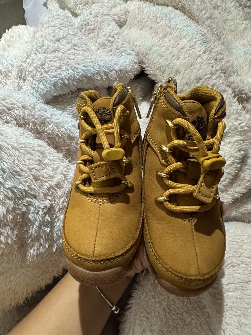 Timberland Boots Kids (Category: Babies & Kids Fashion) located in Manila. Submitted by nicoleaure20 (Listing ID 1464928492, Image 3). Description: size EU 23, UK 6. bought in UK, used once or twice lang then natambak na :) still in a very very good condition - location: sampaloc, manila - mop: gcash/bpi - can be shipped thru lalamove/grab/ toktok/j&t but the buyer should shoulder the fee :) .
