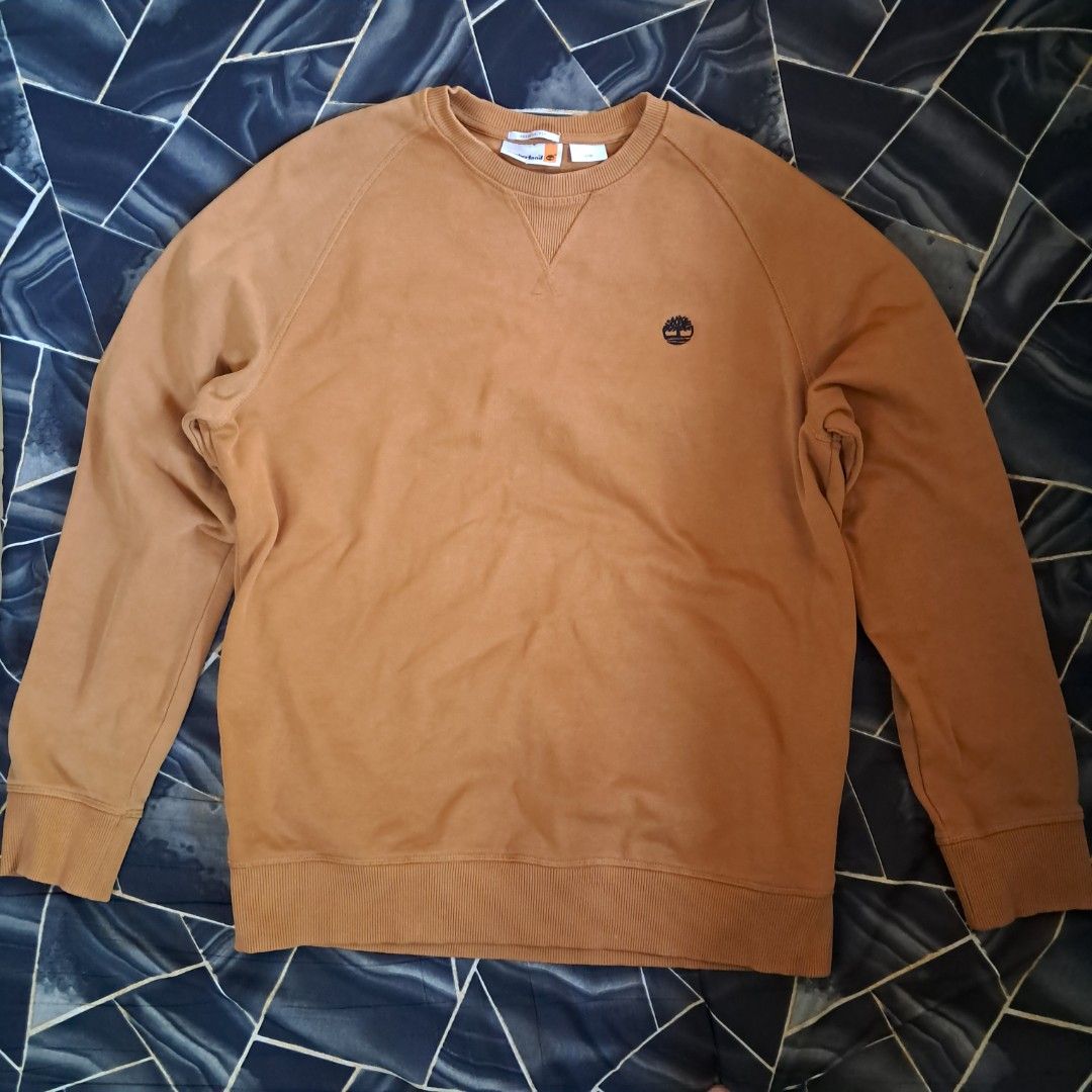 Authentic Timberland Exeter River Crewneck Sweatshirt for Men (Category: Coats, Jackets and Outerwear) located in Legazpi City. Submitted by rjay.llgs (Listing ID 1464171939, Image 2). Description: only worn a few times. no issue. rfs: a gift from my ate abroad kaso mejo malaki sakin size L-XL-XXL original price:~ ₱5,500 sweater.