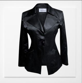 (Category: ) located in . Submitted by aithriftcloset (Listing ID 1464781787, Image 1). Description: .