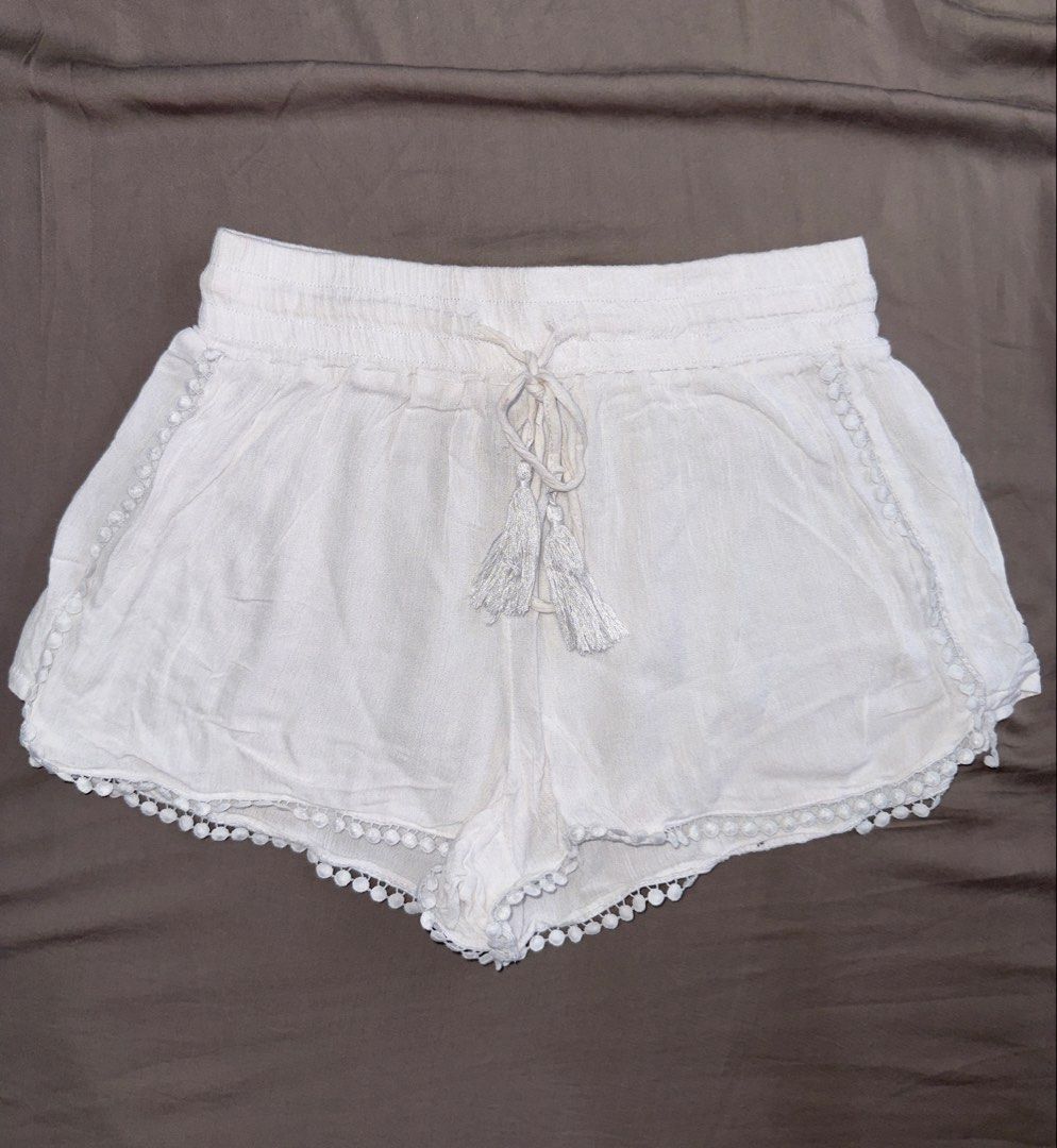 TiNiBIKINI White Pom Pom Beach Shorts Size M (Category: Shorts) located in Santa Ana. Submitted by fatikilla (Listing ID 1464808780, Image 1). Description: .