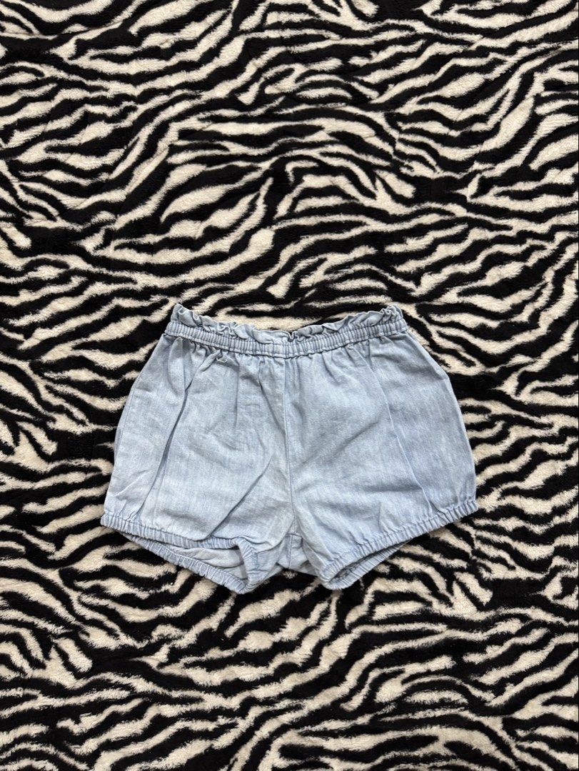Tiny button shorts (Category: Babies & Kids Fashion) located in Klang. Submitted by geckos (Listing ID 1464843568, Image 1). Description: Tiny button shorts Size:0-6 months.