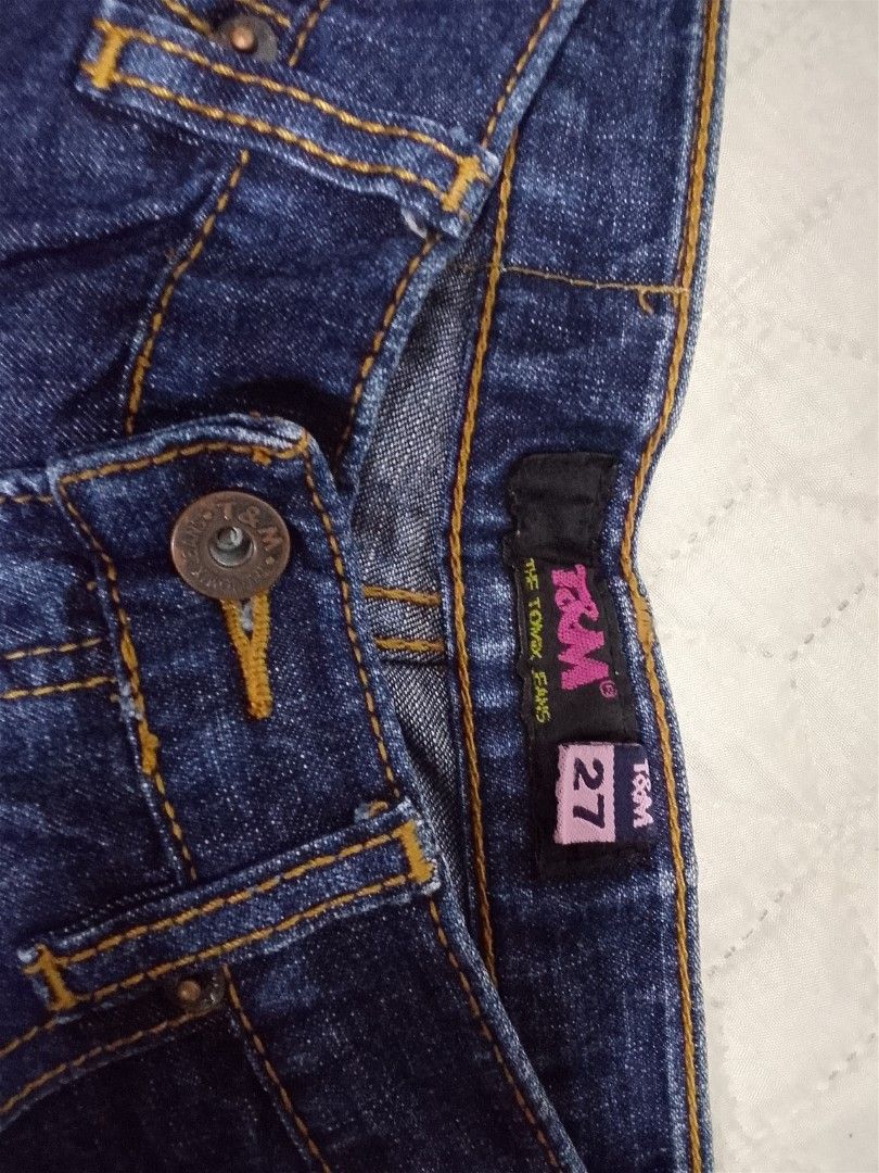 T&M Dark Blue Denim Shorts (Category: Shorts) located in Imus. Submitted by lili_rareclothes (Listing ID 1464956978, Image 2). Description: - Brand: T&M - Size: 27 - Color: Dark blue - Rise: Mid-rise - Details: Classic five-pocket styling, contrast stitching, branded button closure - Material: Sturdy and durable denim - Condition/Vibe: Great casual staple piece for sunny days NO ISSUE.