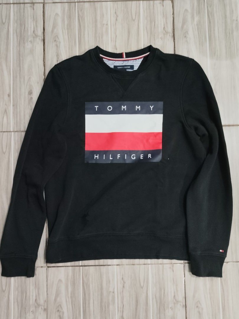 Tommy Hilfiger Black Logo Sweatshirt (Category: Coats, Jackets and Outerwear) located in Caloocan City. Submitted by moneyhunt25 (Listing ID 1464850925, Image 1). Description: Authentic black Tommy Hilfiger crewneck sweatshirt in size small. Features the iconic logo across the chest, comfortable cotton-polyester blend, and stylish stripe detail inside the collar. Perfect for everyday wear. PM for measurements or inquiries! 09455776328.