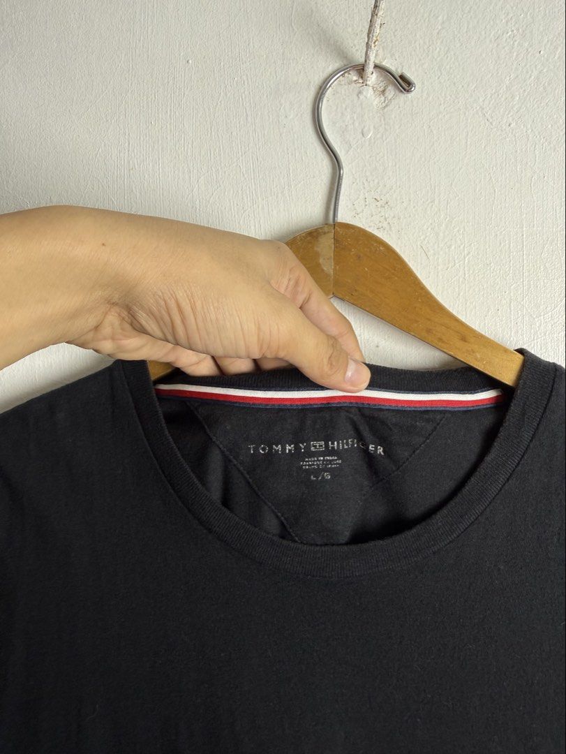 Tommy Hilfiger black shirt (Category: Tshirts & Polo Shirts ) located in Daraga. Submitted by mirandillaadrian (Listing ID 1464902116, Image 2). Description: Authentic No issue Need wash Large 22x30 9.8/10.