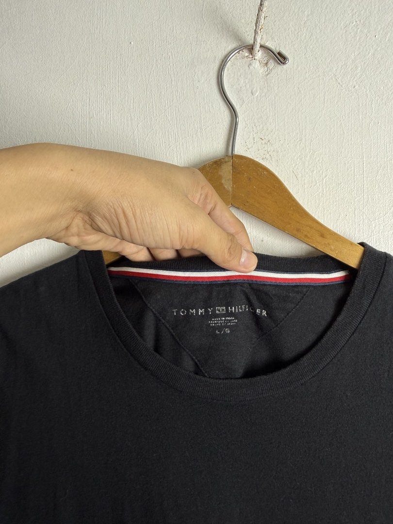 Tommy Hilfiger black TEE (Category: Tshirts & Polo Shirts ) located in Daraga. Submitted by casualthread (Listing ID 1464905481, Image 2). Description: Authentic Large fit 22x29 Need wash Blsck na black 9.8/10.