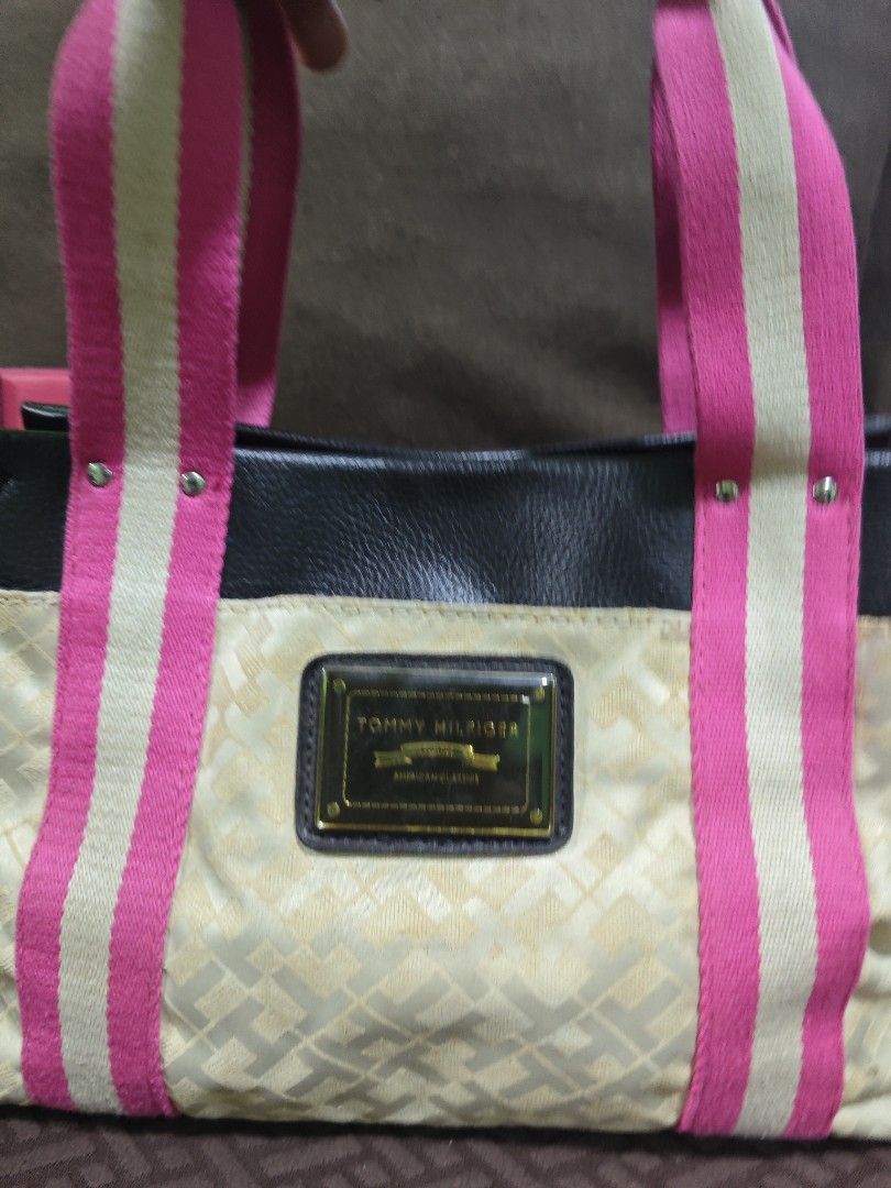 Tommy Hilfiger kili bag (Category: Shoulder Bags) located in Pili. Submitted by zaneombao03491 (Listing ID 1464893629, Image 2). Description: .