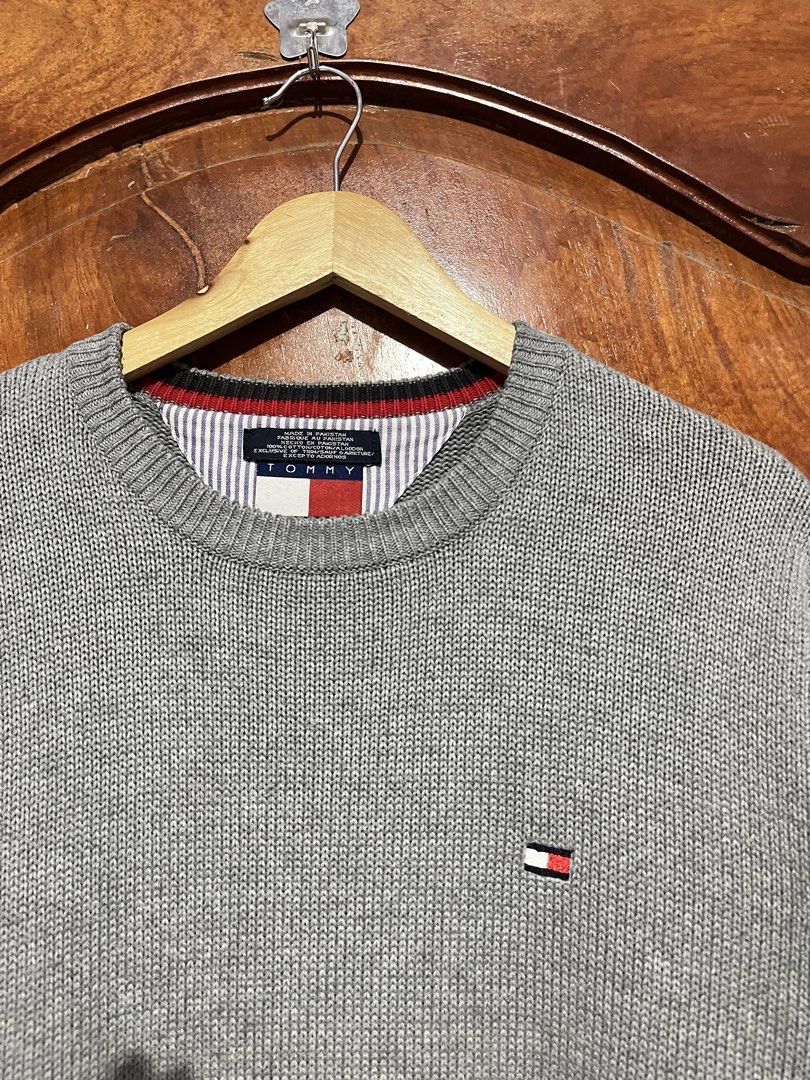 Tommy Hilfiger Knitted Jacket for men (Category: Coats, Jackets and Outerwear) located in Tumauini. Submitted by jomerthrift (Listing ID 1464916862, Image 2). Description: Dimes: 20.5x27 Color rate: 9.5/10 No issue .