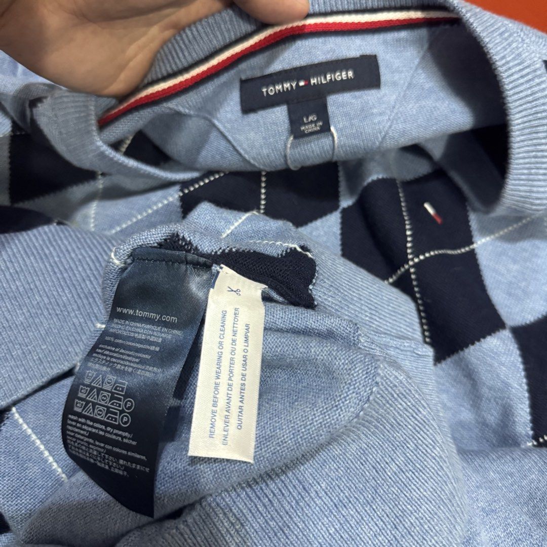 TOMMY HILFIGER KNITTED SWEATER (Category: Coats, Jackets and Outerwear) located in Pasig City. Submitted by buzzthrifty (Listing ID 1464891449, Image 3). Description: SIZE M-L 22x27 GOOD AS NEW WASH MINIMAL LAST PIC .