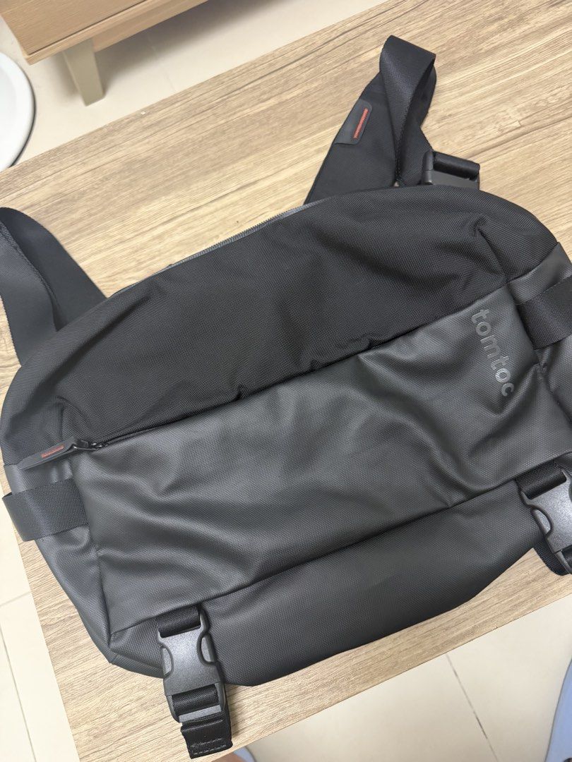 TOMTOC EXPLORER T21 SLING BAG BLACK (Category: Sling Bags) located in Pasig City. Submitted by glenlopez_randomthings (Listing ID 1464914239, Image 1). Description: RFS: Declutter TOMTOC EXPLORER T21 SLING BAG BLACK Bought it for 4390 Pero dahil naka stock na lang, 1500 na lang :).