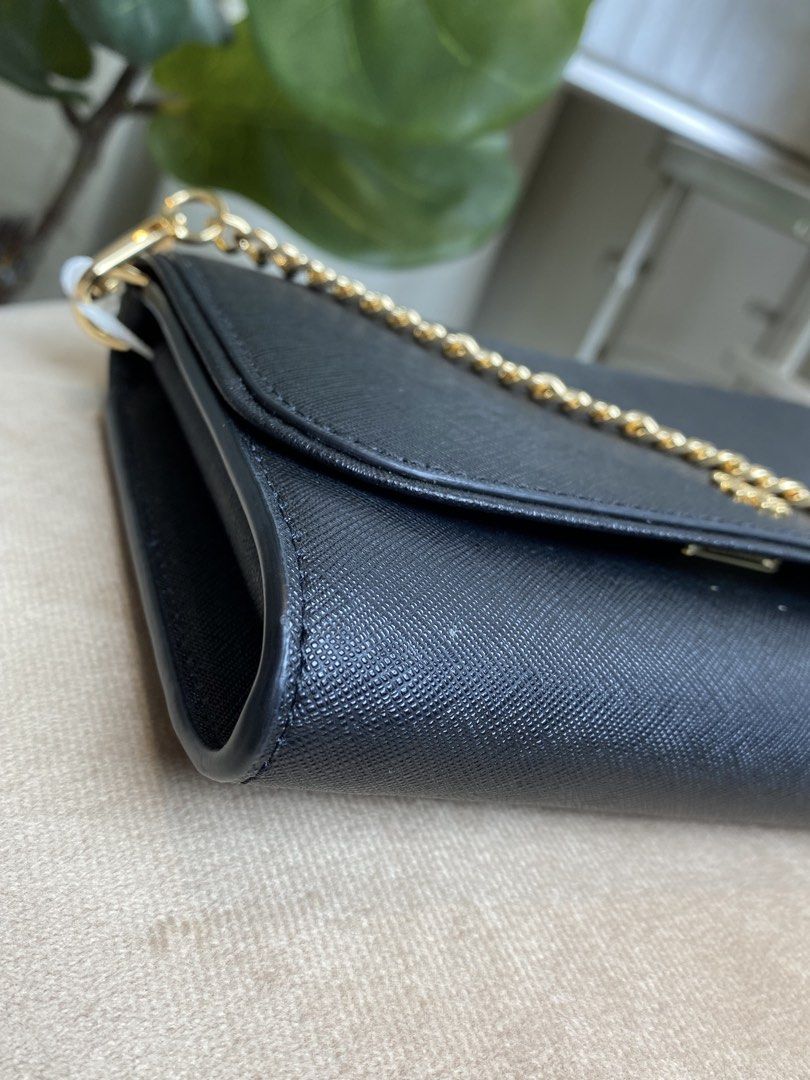 Tory burch wallet on chain (Category: Announcements) located in Iloilo. Submitted by eliseohana (Listing ID 1464801187, Image 3). Description: .