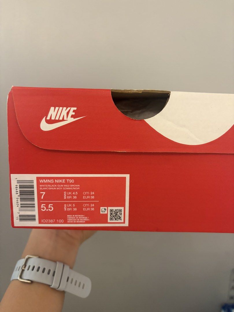 Total 90 (Category: Sneakers) located in Quezon City. Submitted by jjxcezar (Listing ID 1464813490, Image 2). Description: Can be used as futsal shoes, or casual wear..