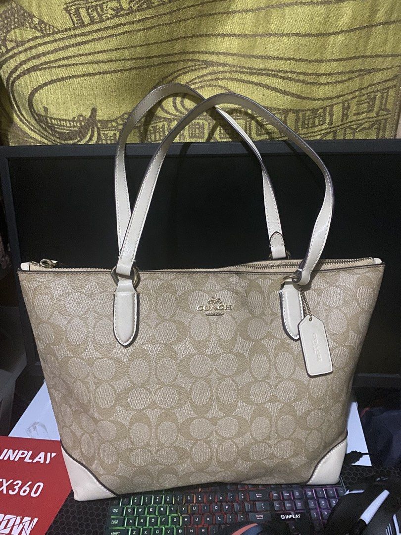 Tote bag (Category: Tote Bags) located in Manila. Submitted by gelaimarieh (Listing ID 1464804994, Image 1). Description: .