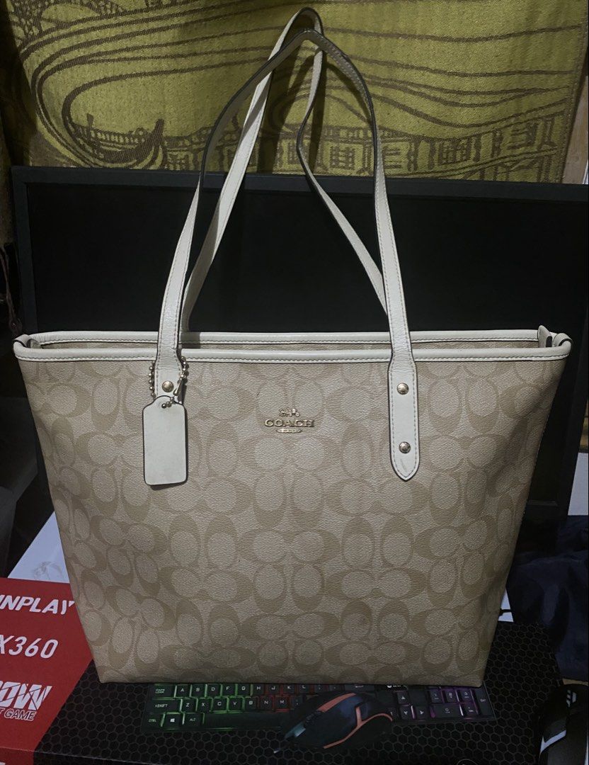 Tote bag (Category: Tote Bags) located in Manila. Submitted by gelaimarieh (Listing ID 1464810929, Image 2). Description: .