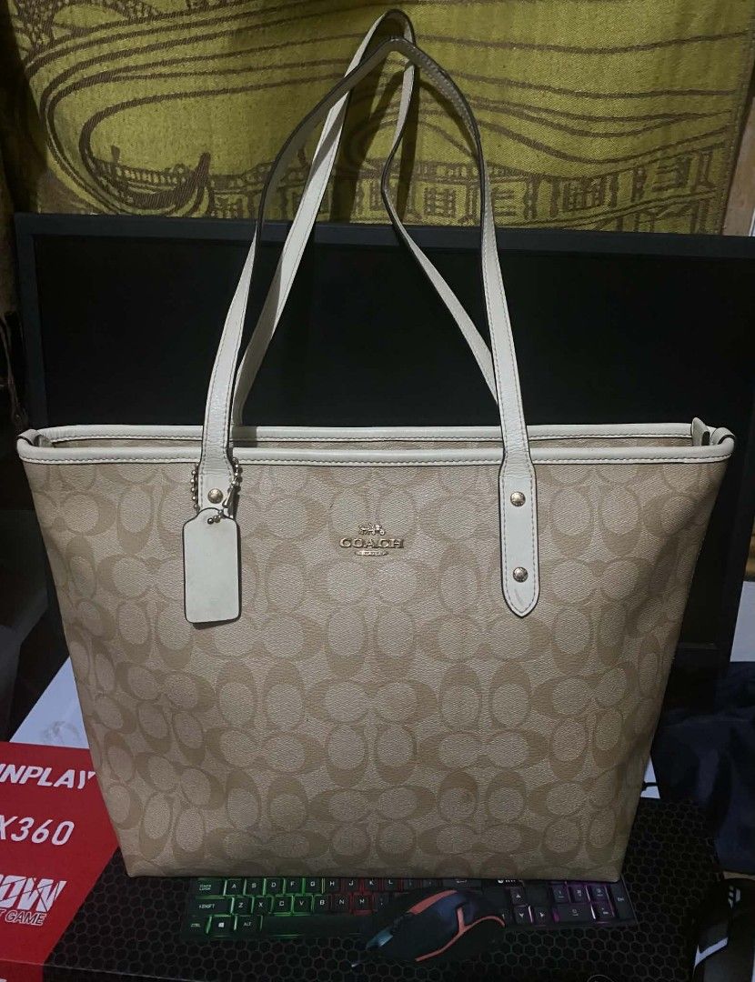 Tote bag (Category: Tote Bags) located in Manila. Submitted by glaiza02 (Listing ID 1464821068, Image 1). Description: .