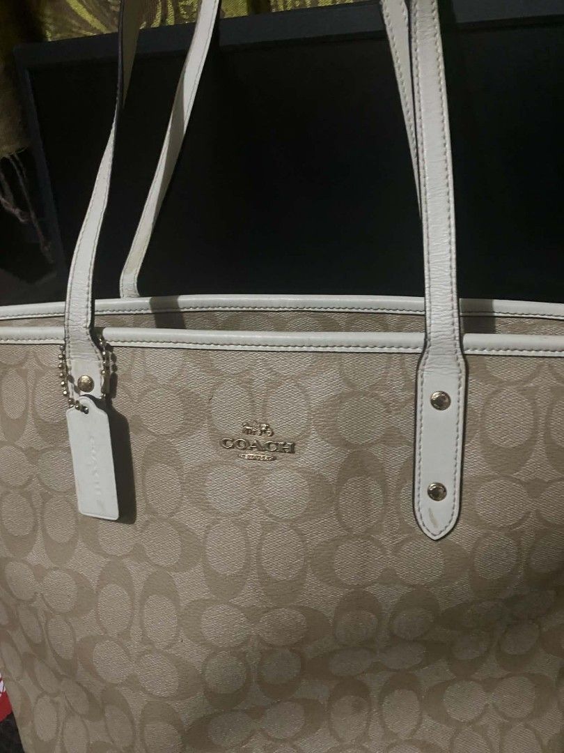 Tote bag (Category: Tote Bags) located in Manila. Submitted by glaiza02 (Listing ID 1464821068, Image 2). Description: .