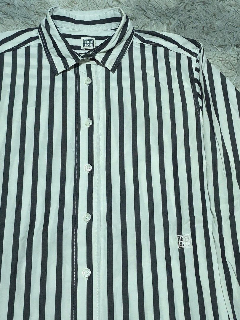 Toteme Buttondown Longsleeves (Category: Longsleeves) located in Abulug. Submitted by humanwhosellthings (Listing ID 1464909994, Image 3). Description: TÒTEMÈ Oversized Buttondown ✅️Size: XS on tag fit to Large ✅️Dimes: 20.5W x 25L-Front 28L-Back ✅Condition: Excellent-New ✅Issue: None ✅Color Rate: 9.8/10.