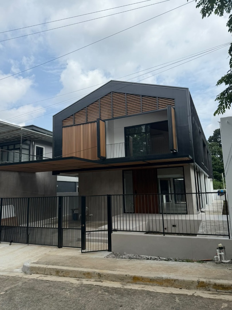(Category: ) located in . Submitted by toprealty_dreal (Listing ID 1464771663, Image 1). Description: .